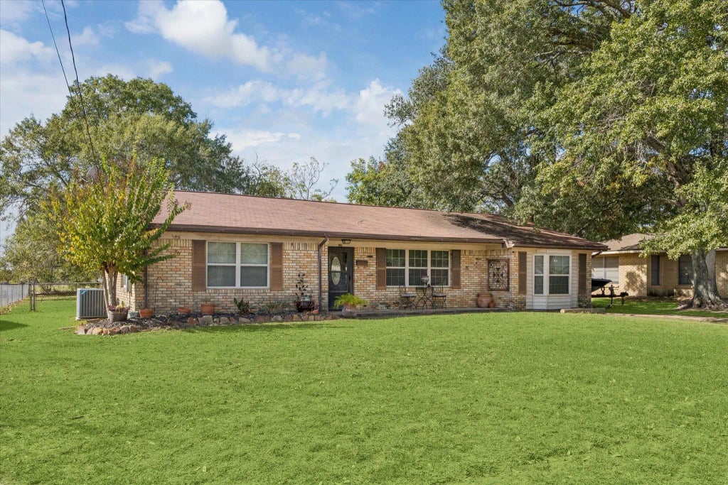 1129 Atchison St, Sealy