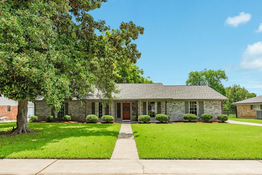 320 Linden Lane, Lake Jackson
