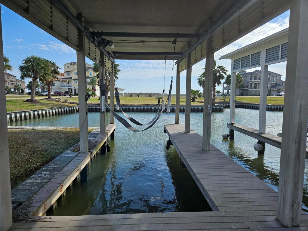 15 Half Moon, Hitchcock