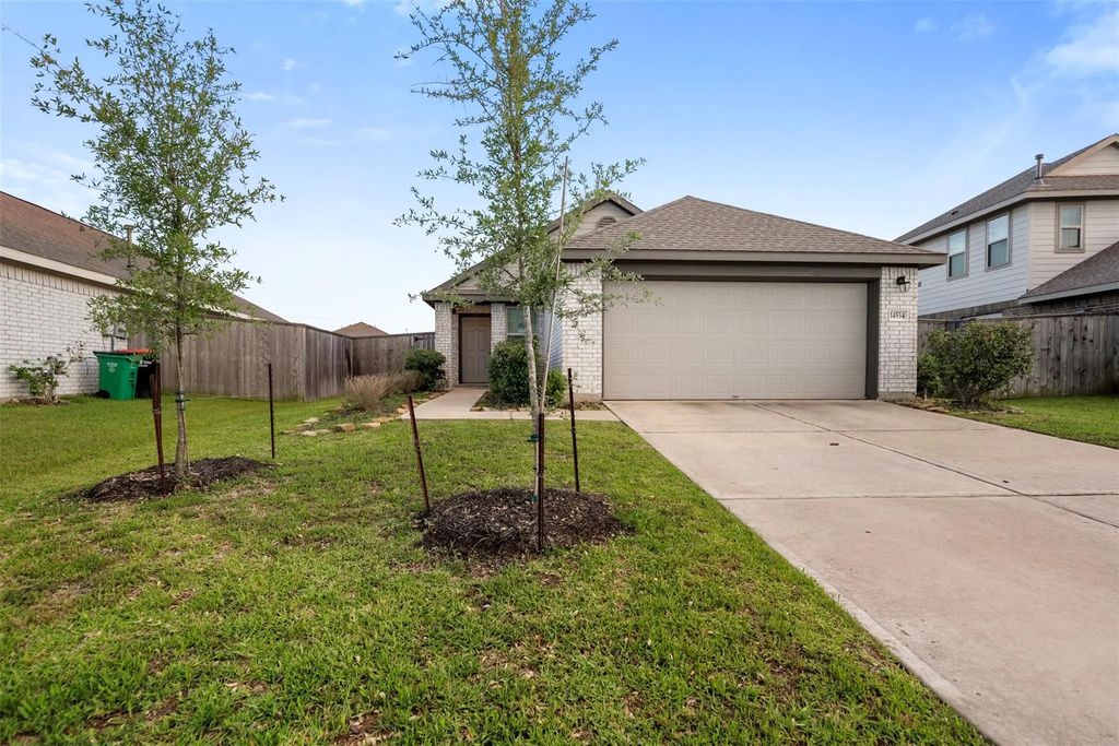 14534 Broadbury Pond Road, Rosharon