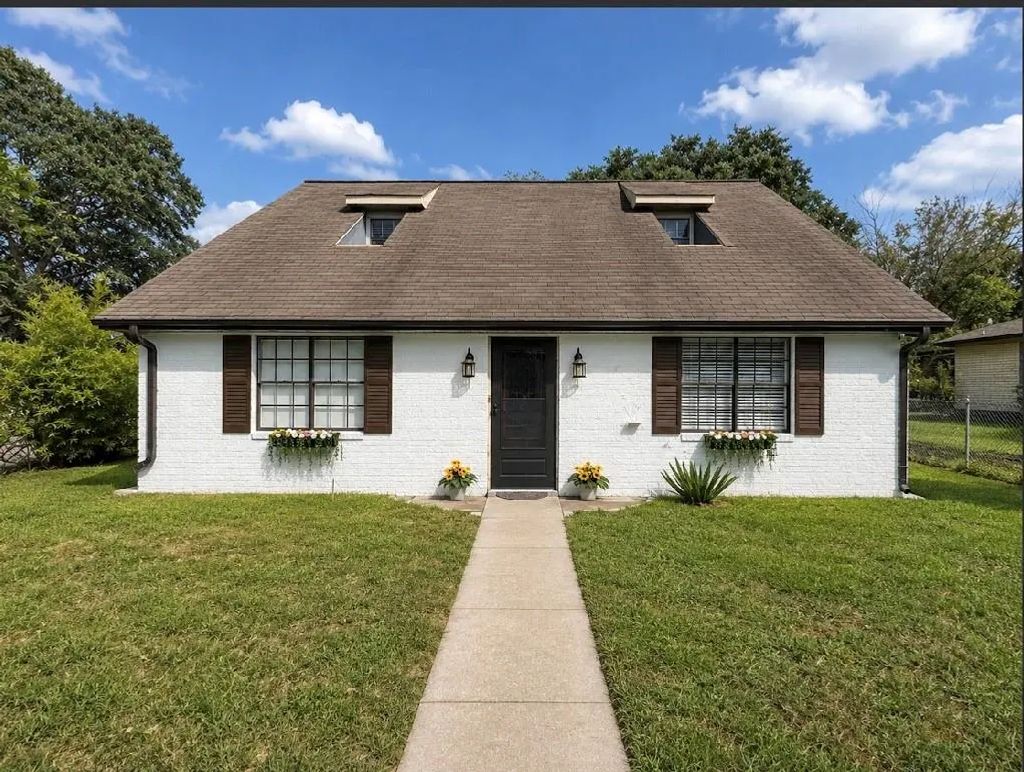 1001 Clearspring Drive, Brenham