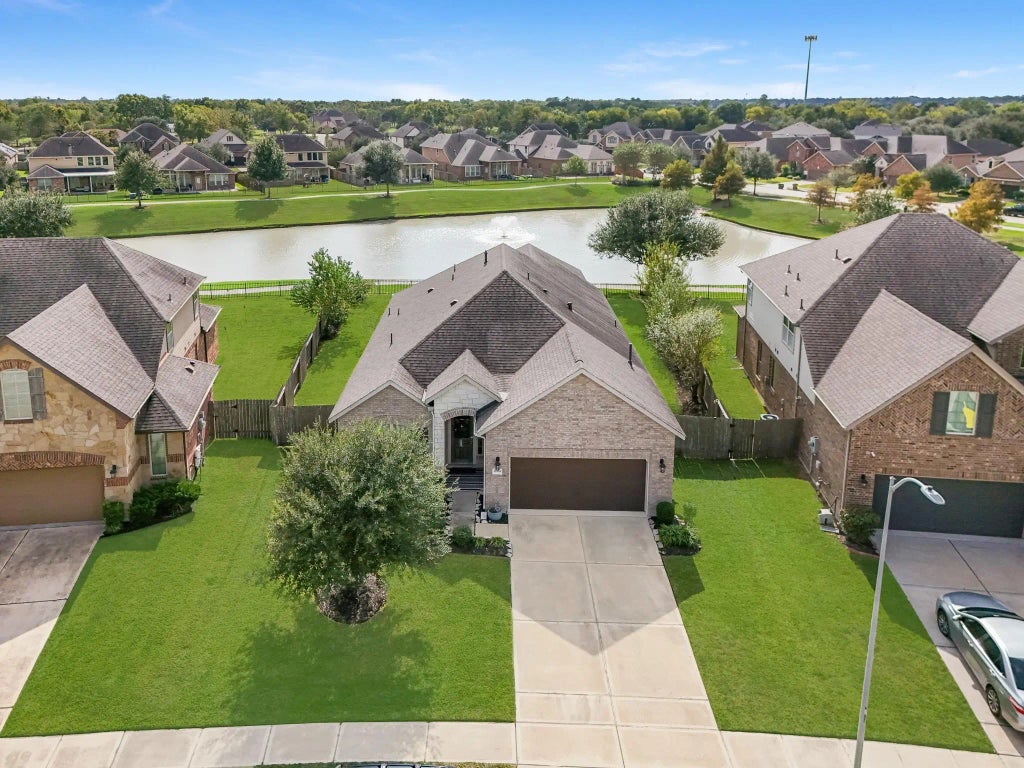 12818 Oak Falls Drive, Pearland