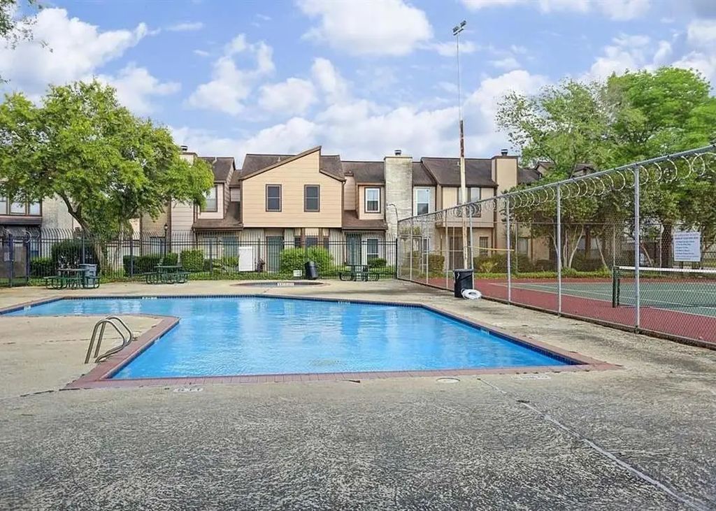 9517 Fondren Road, Houston