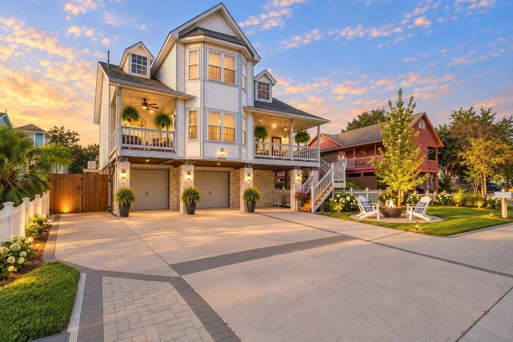 920 Grove Road, Clear Lake Shores