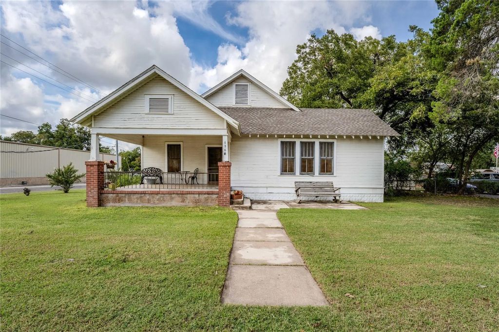 406 N Main Street, La Grange