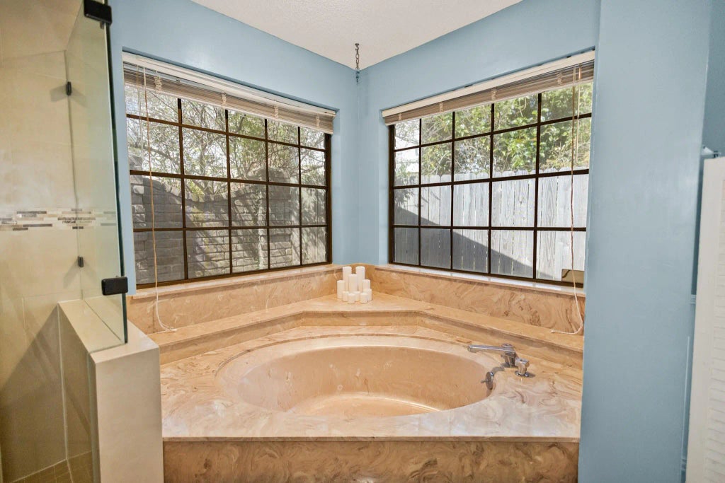 3 Thunderbird Circle, Baytown