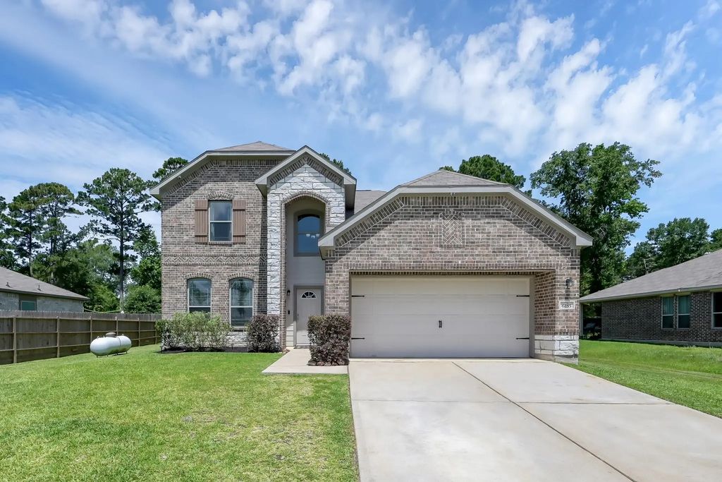 6185 White Oak Leaf Loop, Conroe