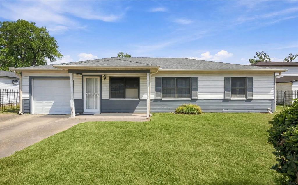 5805 Bretshire Drive, Houston