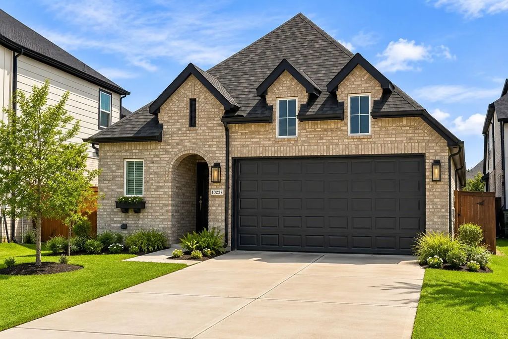 10227 Van Gogh Court, Manvel
