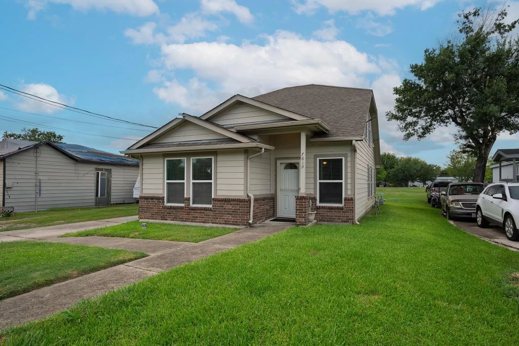 7619 Richards Street, Baytown