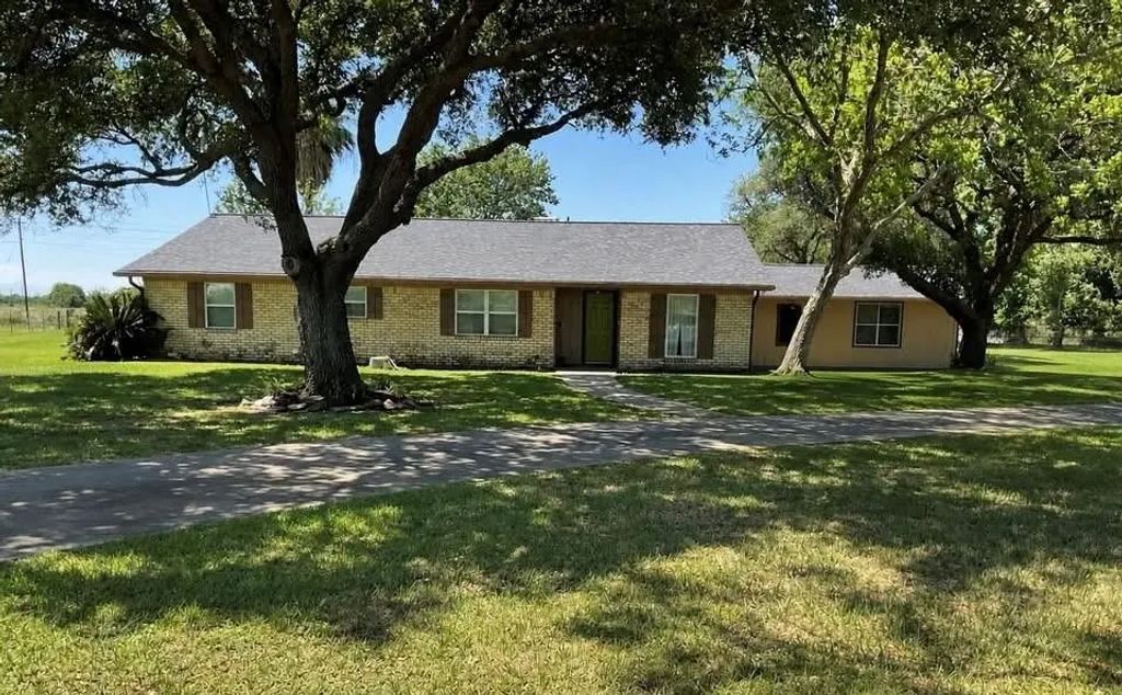5067 Fm 2668, Bay City