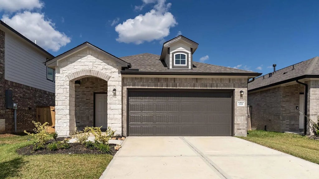 1539 Windrose Bend, Angleton