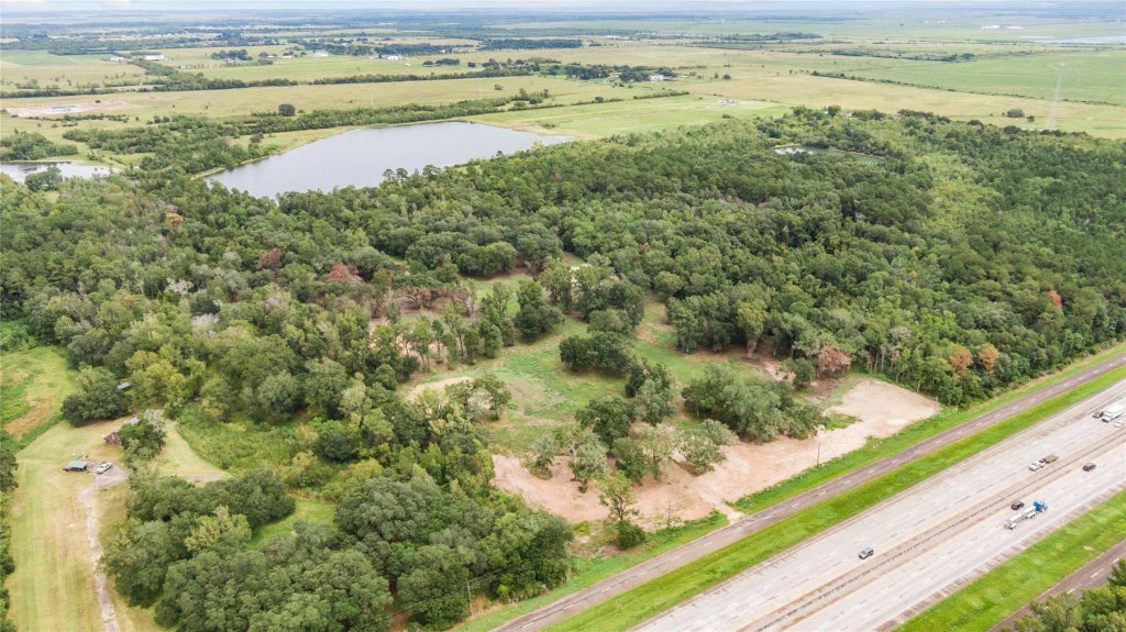 31901 I-10, Hankamer