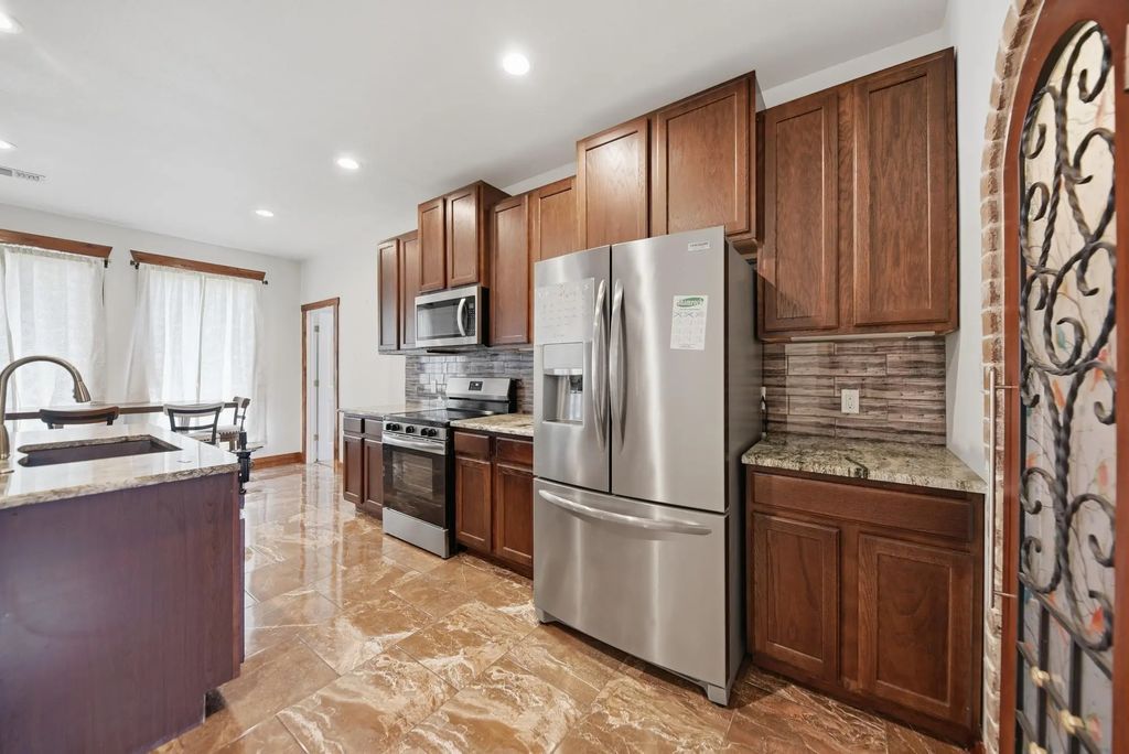 204 Matthew Cove, Bastrop