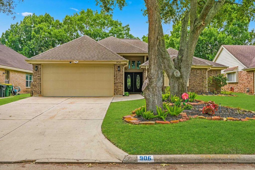 906 Maple Branch Lane, Pearland