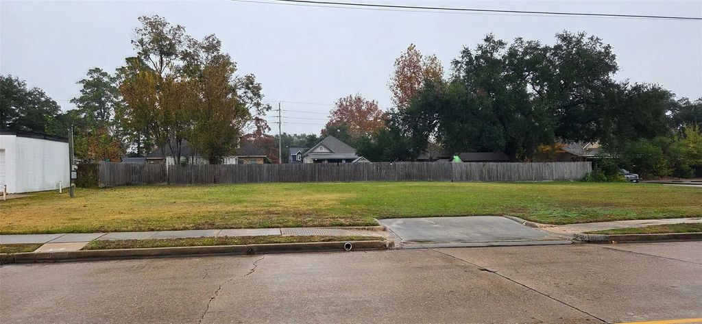 711 E Main Street, Humble