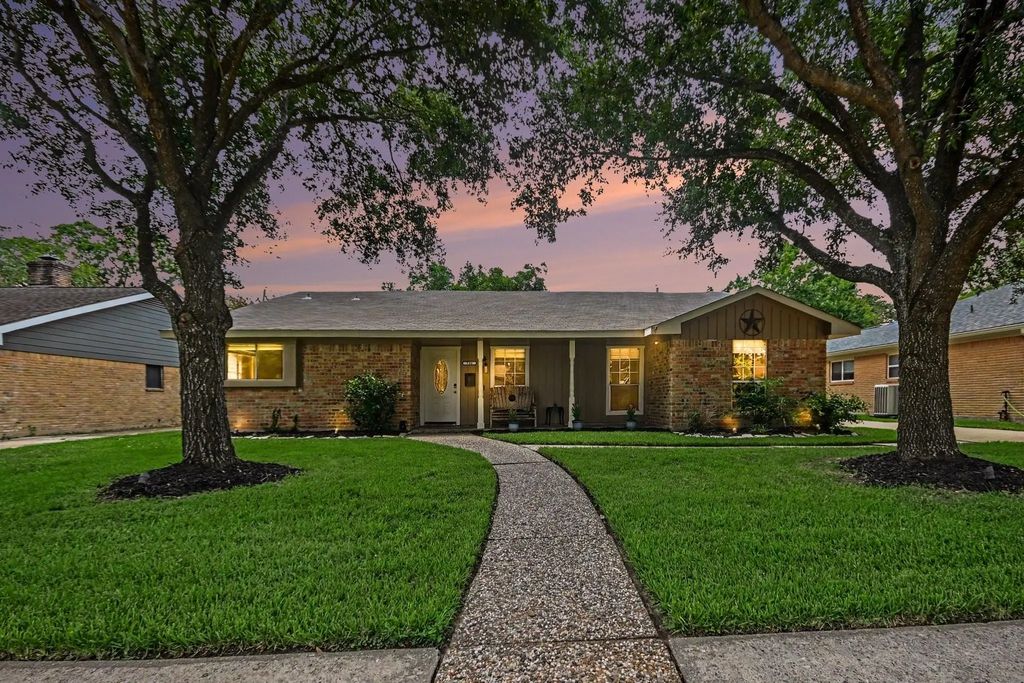 722 Seaway Drive, Seabrook