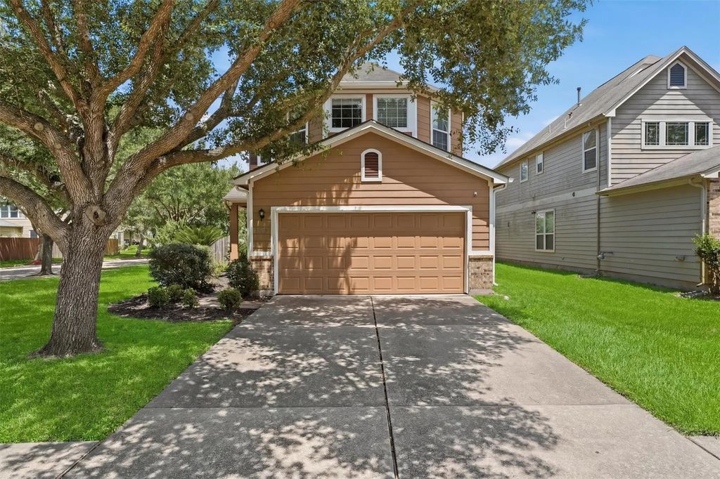 2903 Edgewick Elm Street, Fresno