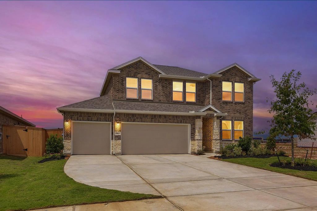2907 Silver Forest Street, Angleton