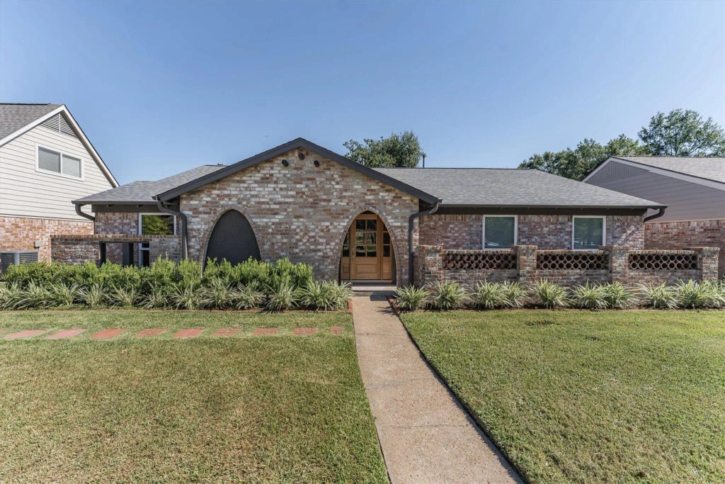 2706 Manila Lane, Houston