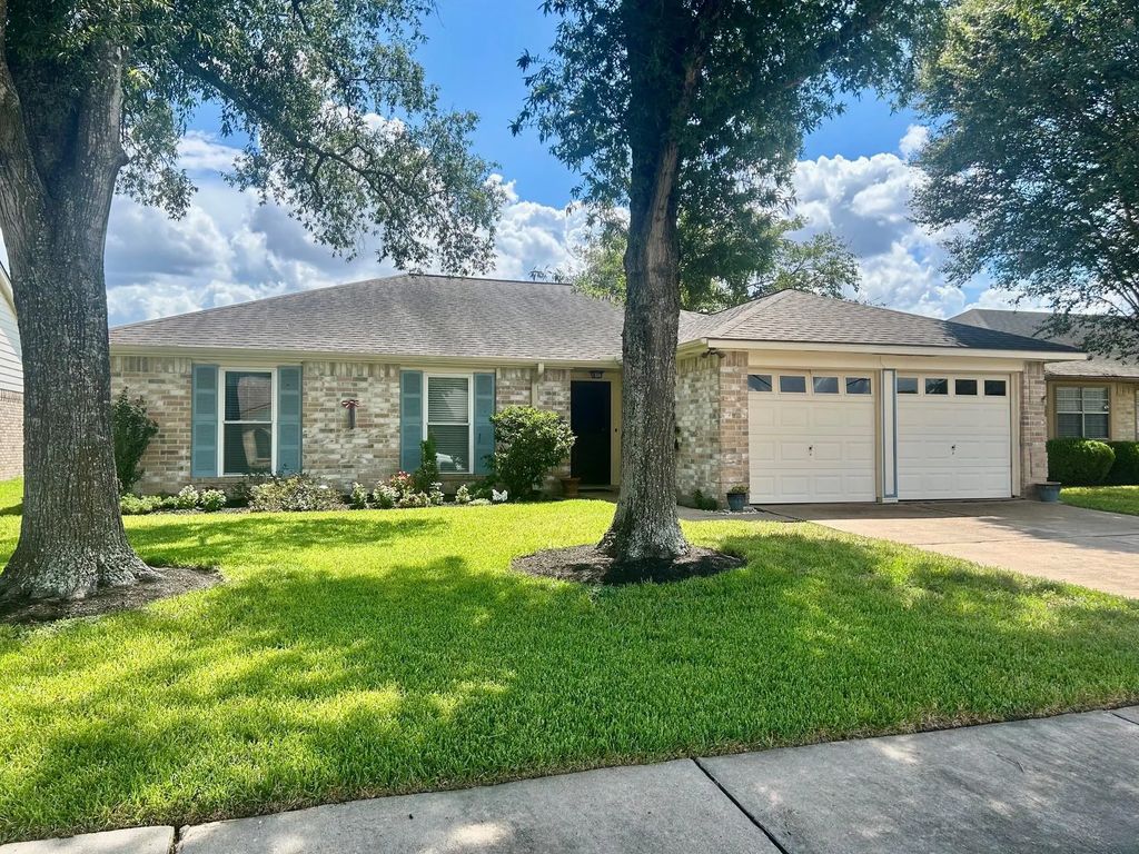 13611 Oak Ledge Drive, Houston