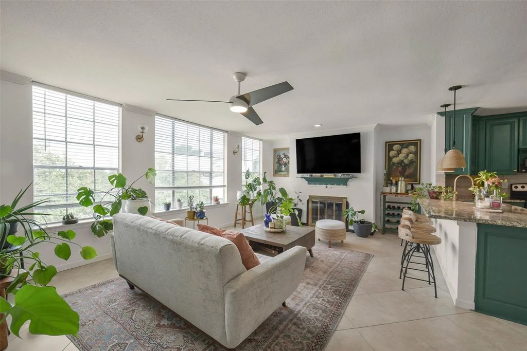 2333 Bering Dr Drive 322, Houston