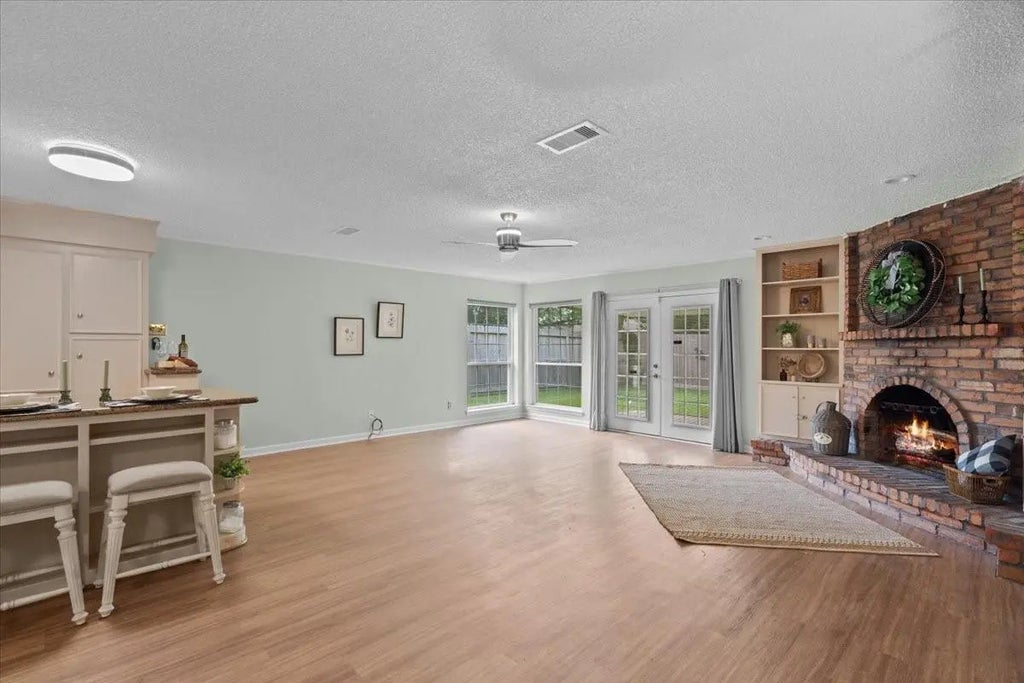 887 Silverpines Road, Houston