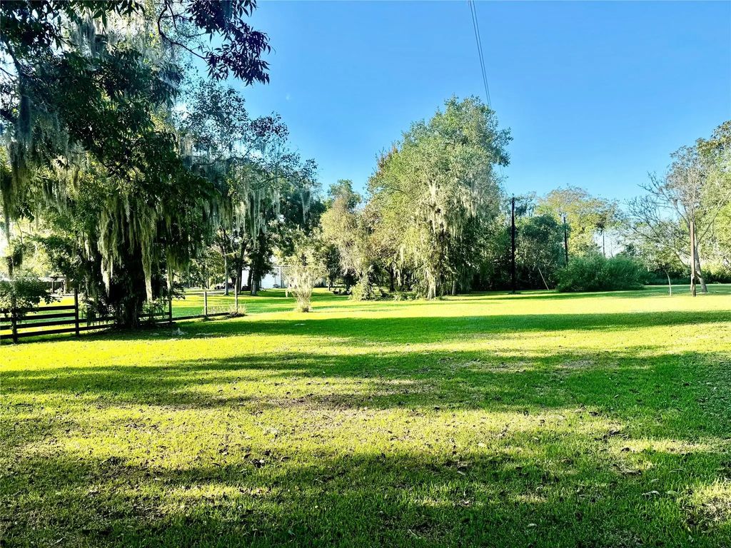 158 County Road 133, Sweeny