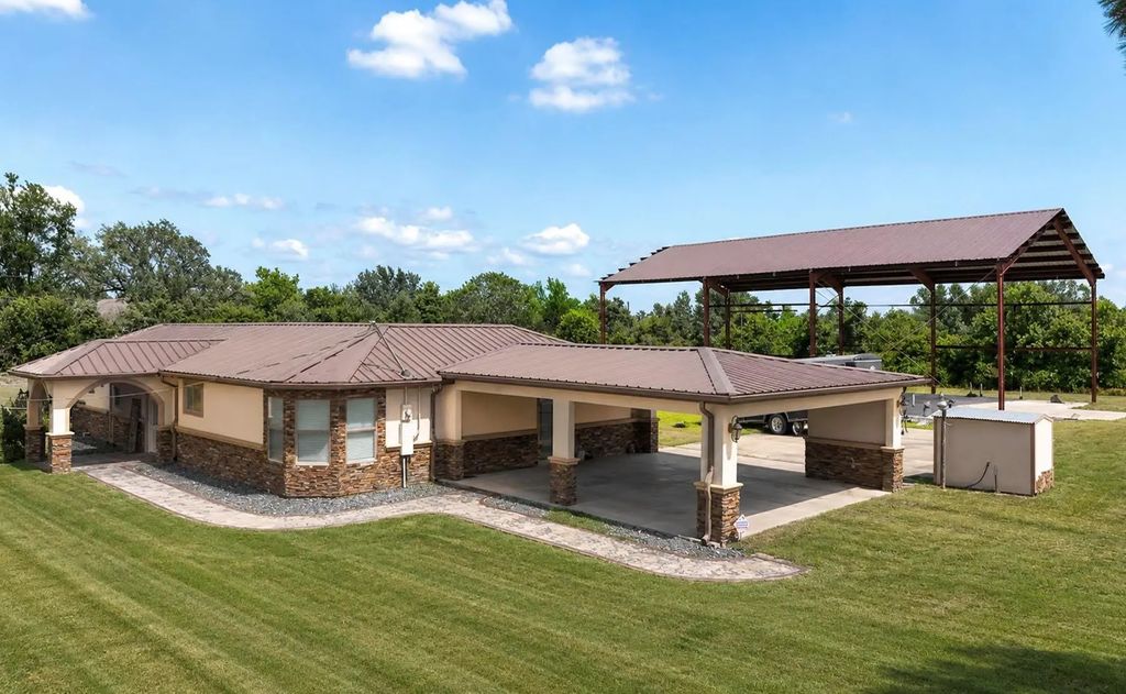 2114 Penny Lake Drive, Wallis