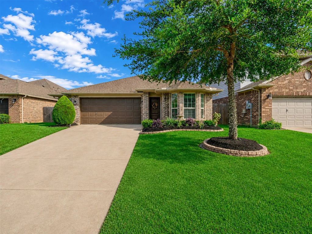 4827 Ladona Court, League City