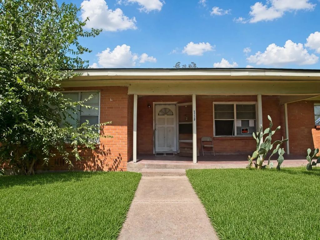 5229 Rue Street, Houston