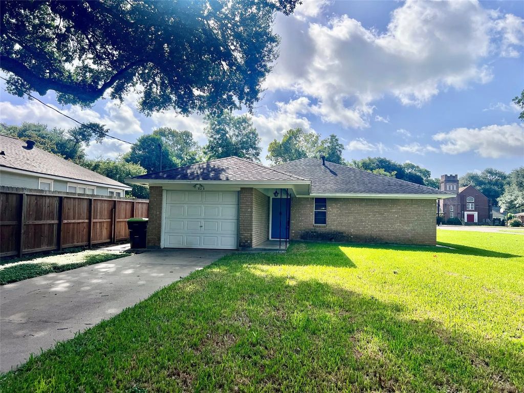 626 N Resident Street, Wharton