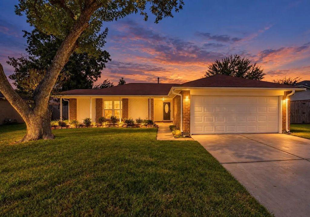 905 River Creek Drive, La Porte