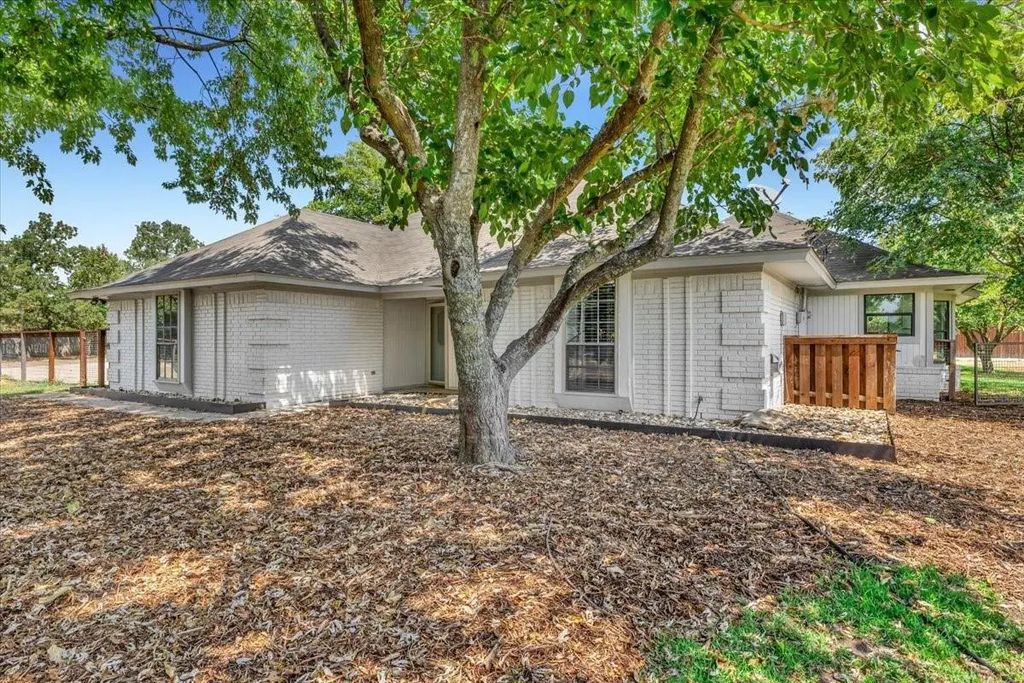 419 Ryan Avenue, Burleson