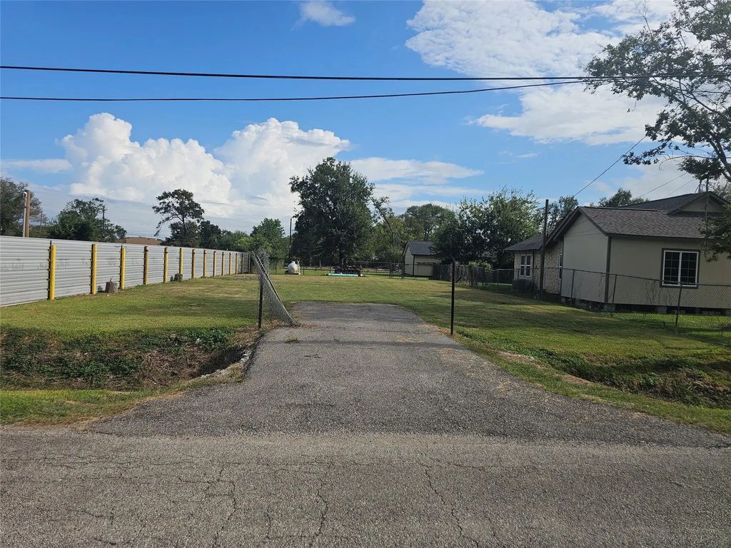 Laurelwood Drive, Channelview