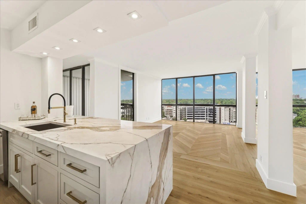 5001 Woodway Drive 1305, Houston