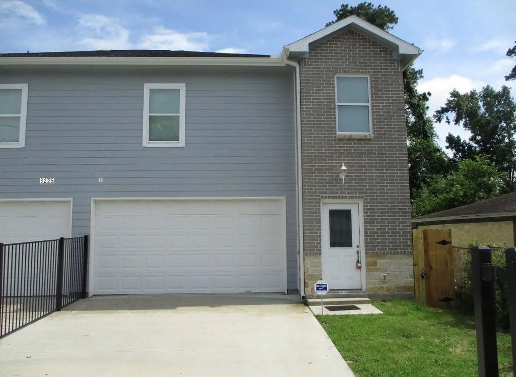 8205 Oak Knoll Lane B, Houston