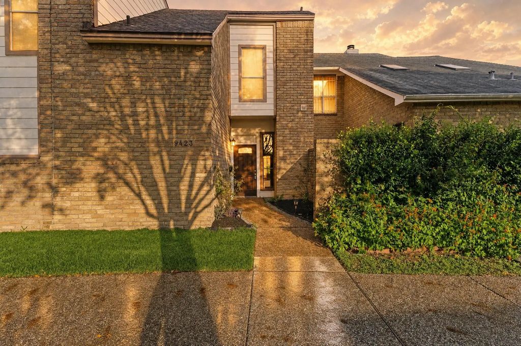 9423 Denbury Way, Houston