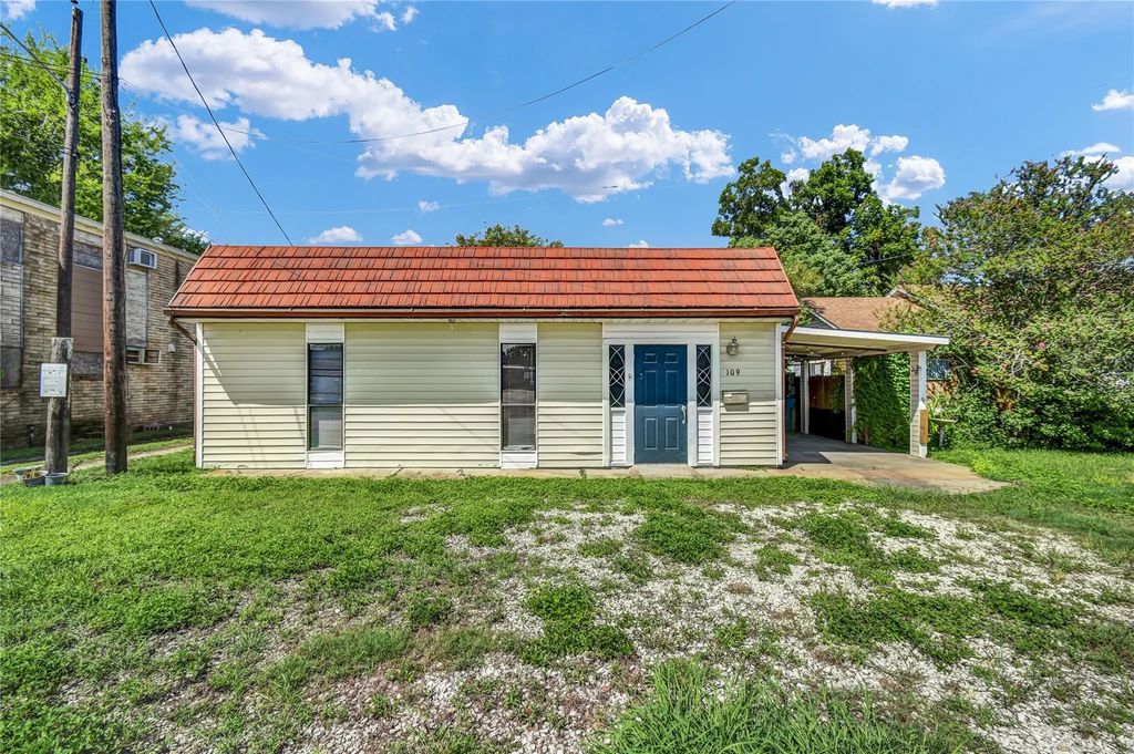 109 N Rock Island, Angleton