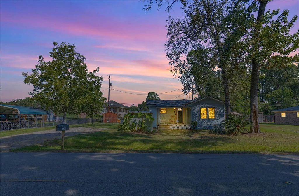 918 Big Deer Drive, Crosby