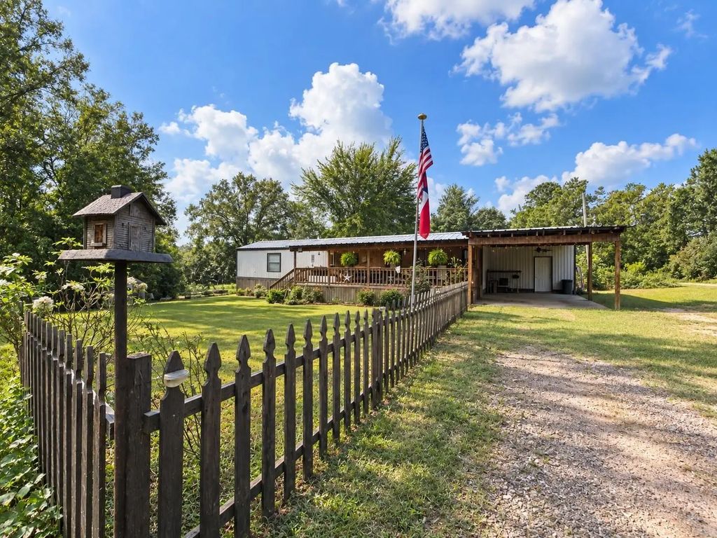1343 County Road 2925, Colmesneil
