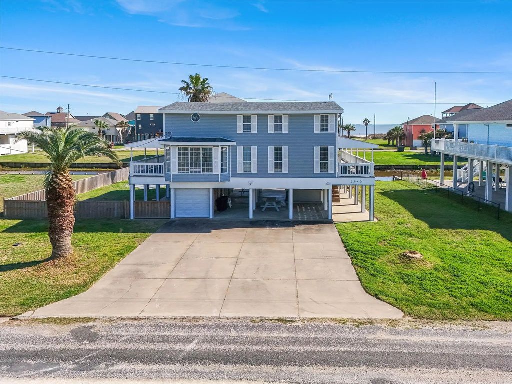 2940 Laguna Drive, Crystal Beach