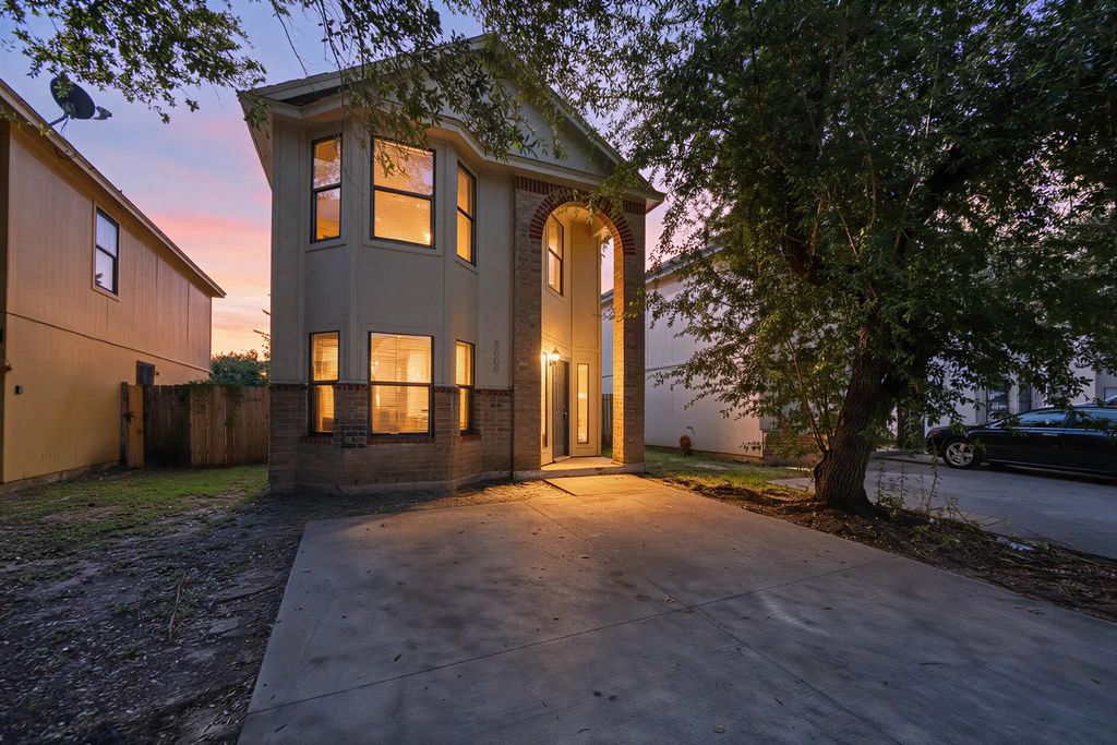 3006 La Estancia Lane, Houston