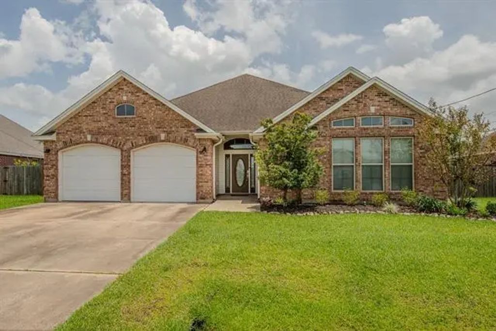 6120 Westchase Loop, Lumberton