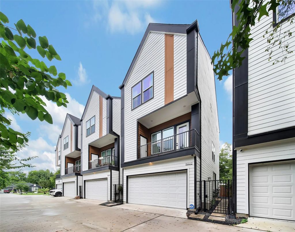 905 Woodcrest Drive C, Houston
