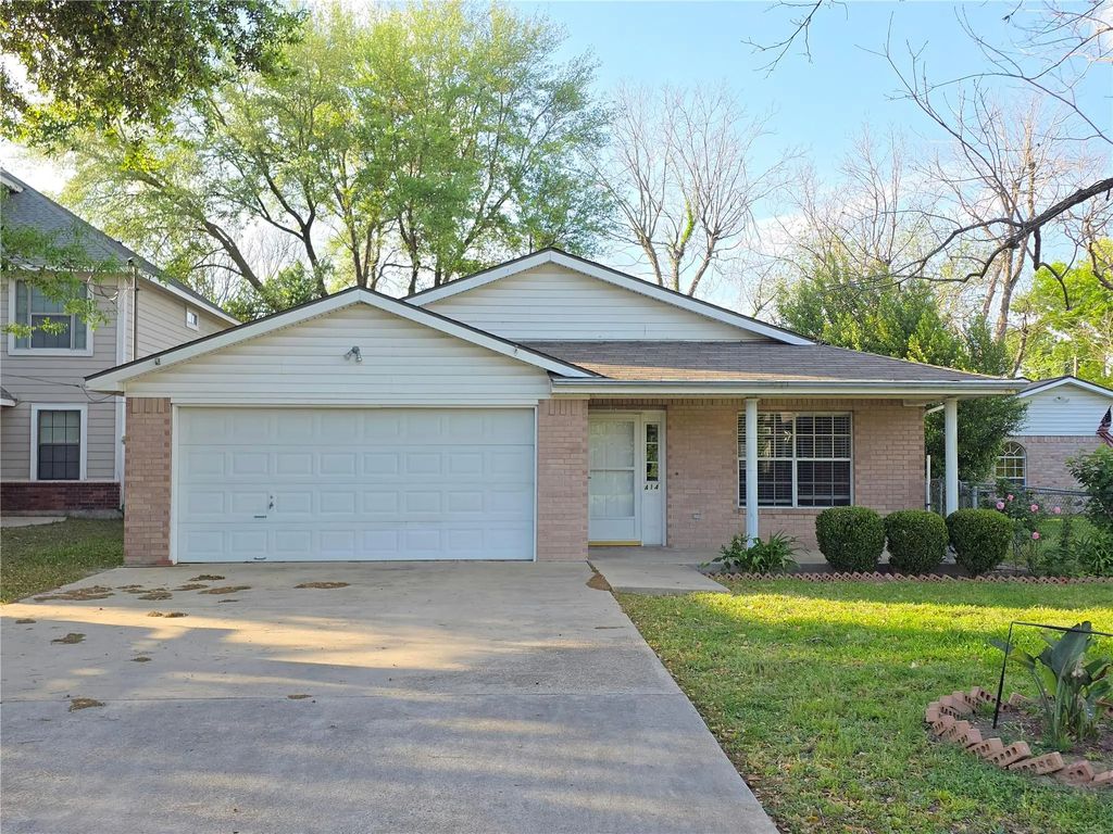 414 Texas Street, Tomball