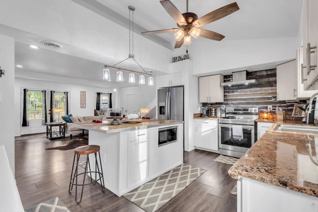 208 Dogwood Circle, Ivanhoe