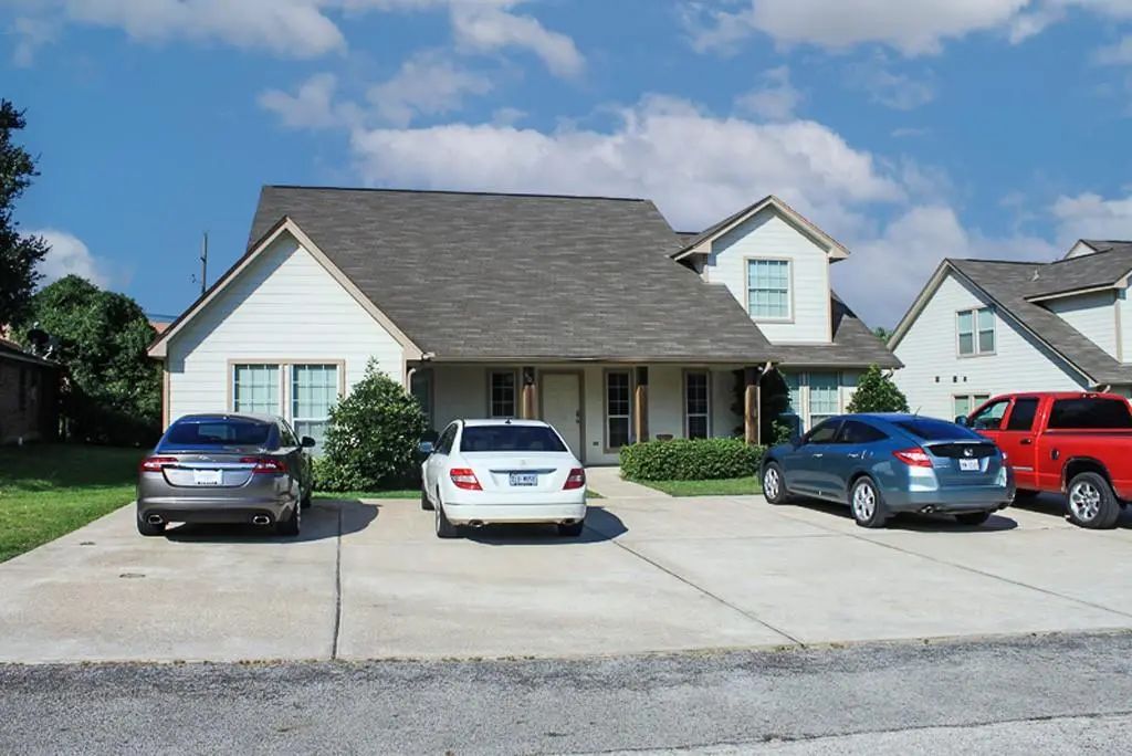 603 Wades Way C, Navasota