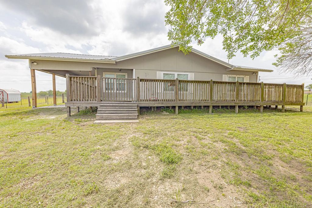 3300 State Highway 95 S, Shiner