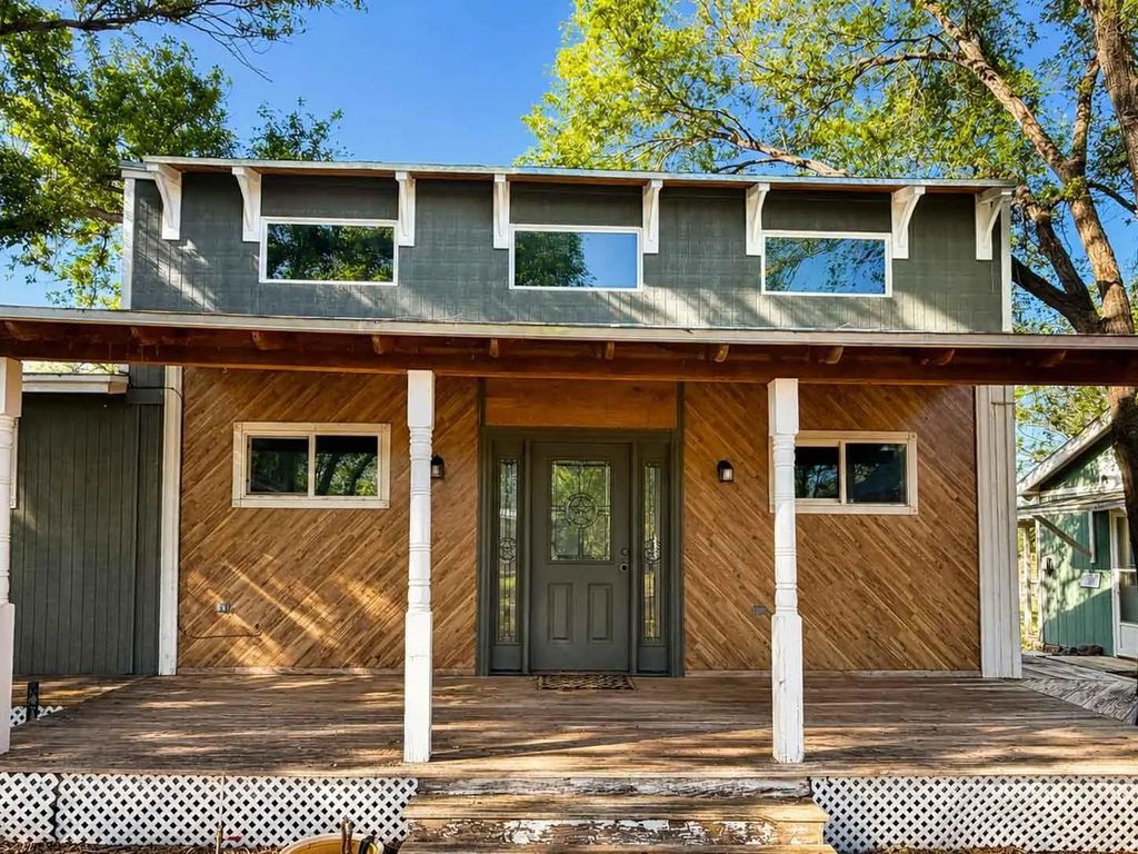 108 E 9th Street, Channing